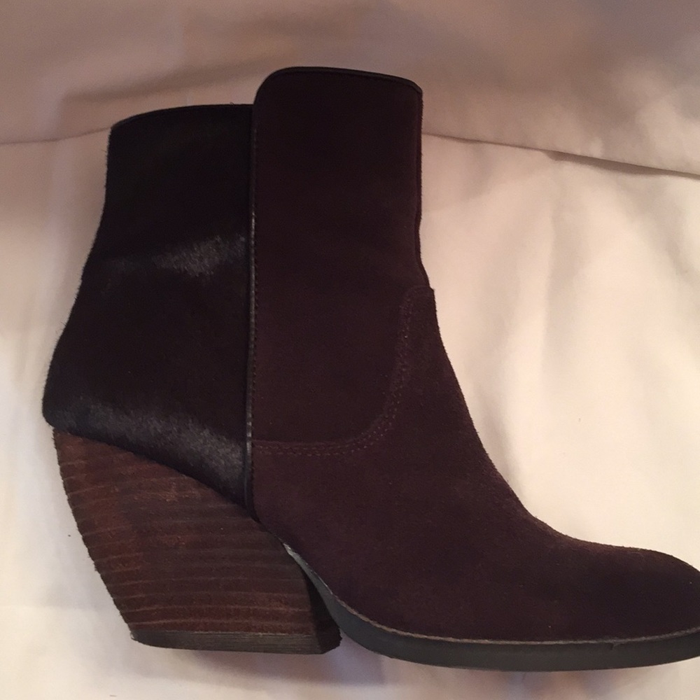 Women’s brown suede & fur booties by Very Volitile